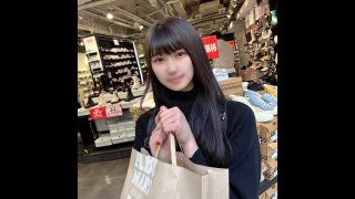First Shooting / Appearance! ! Limited Until 4/19! ! A Naive 20-Year-Old Female College Student Suddenly Begins To Grope My Crotch In Public. !